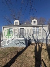 Building Photo - 491 Adrian Dr