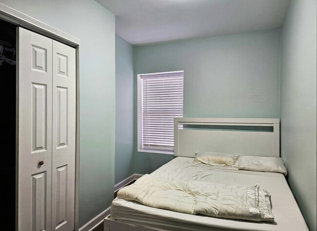 Building Photo - 4102 N Kedzie Ave