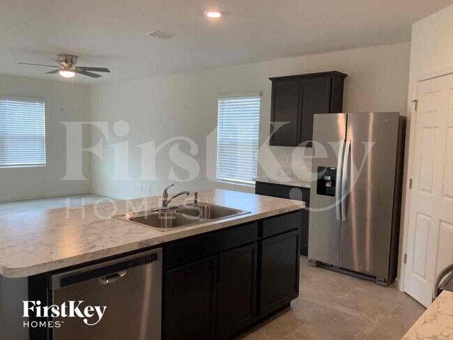 Foto del edificio - 6938 NW Daffodil Ln