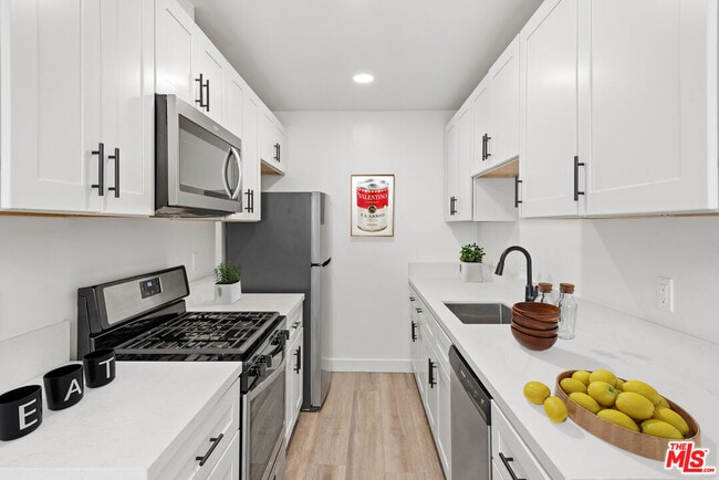 Foto del edificio - 3707 S Canfield Ave