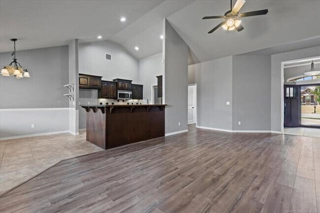 Foto del edificio - 4 Bedroom/2 Bath -Owasso Schools