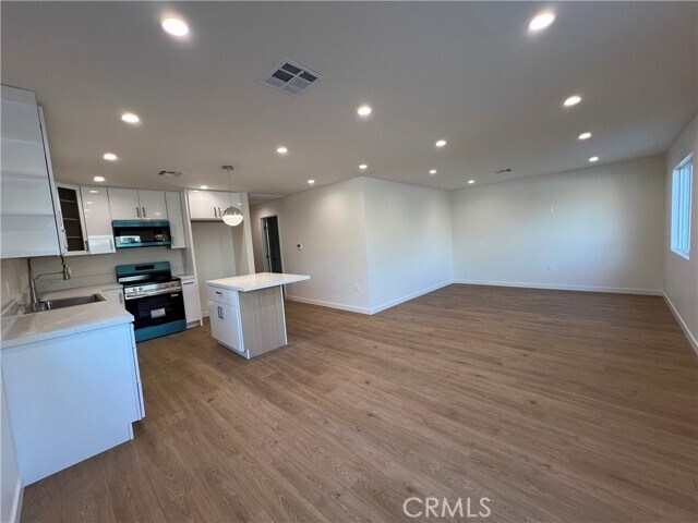 Building Photo - 11613 Eldridge Ave