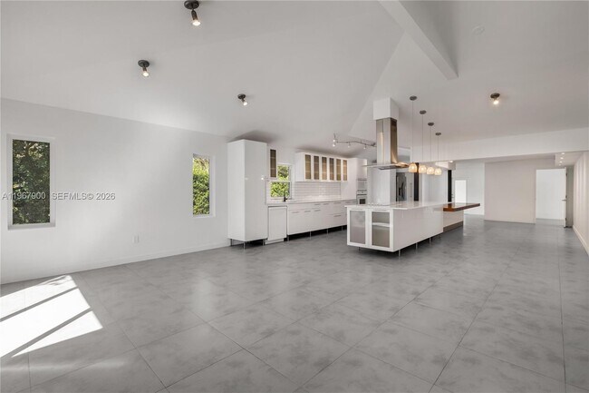 Foto del edificio - 801 NE 118th St