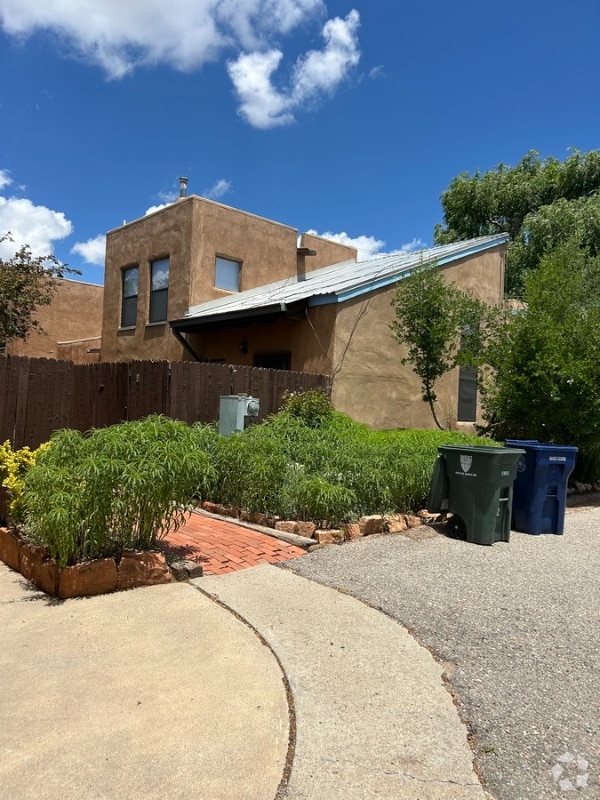 Building Photo - 132 Romero St