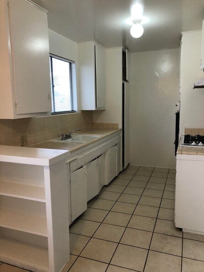 Building Photo - 8815 Van Nuys Blvd