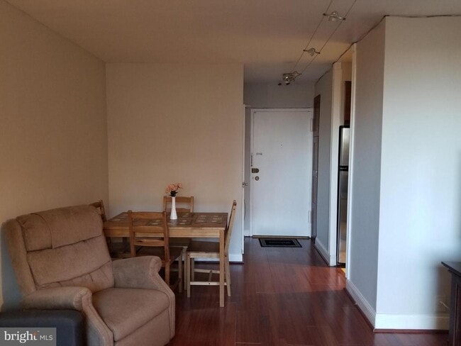 Foto del edificio - 1011 Arlington Blvd