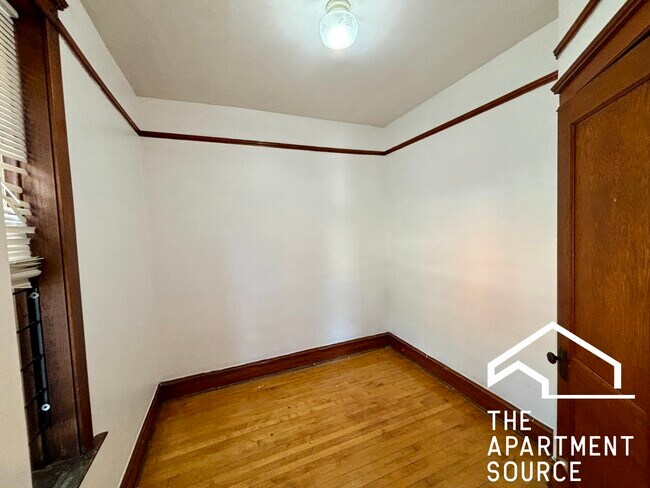 Building Photo - 1011 W Newport Ave