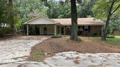 Building Photo - 119 Sparks Dr