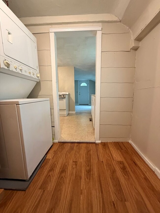 Building Photo - 1B/1BA | Newly Renovated Studio | 1-Car Covered Parking | Gated backyard
