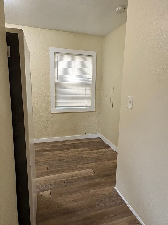 Building Photo - 1733-1735 Grove St S