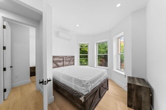 Building Photo - 514 E 188th St