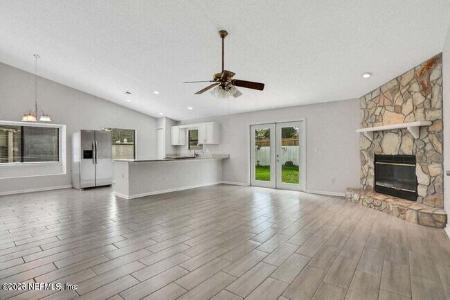 Foto del edificio - 7318 Amandas Crossing Dr S