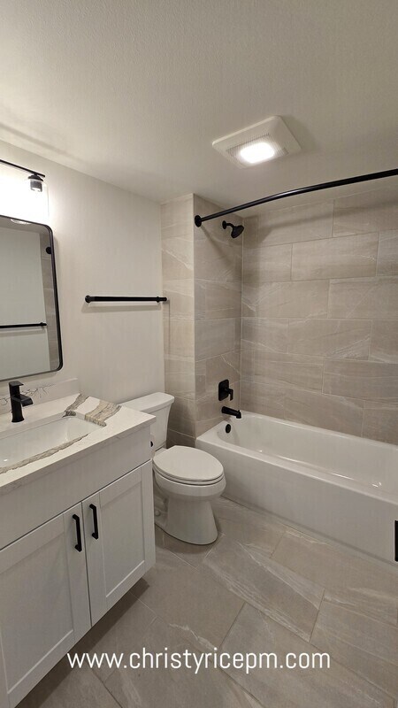 Foto del edificio - 31721 W Commercial St