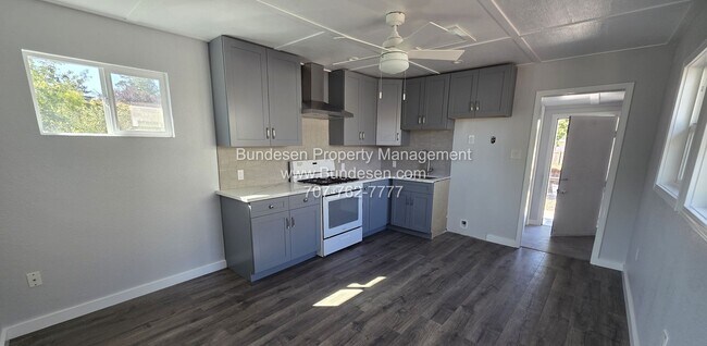 Foto del edificio - 5107 Hutchinson Rd
