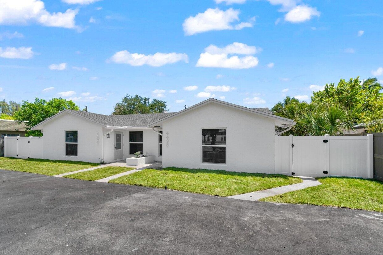 Primary Photo - 4498 NW 2nd Ave