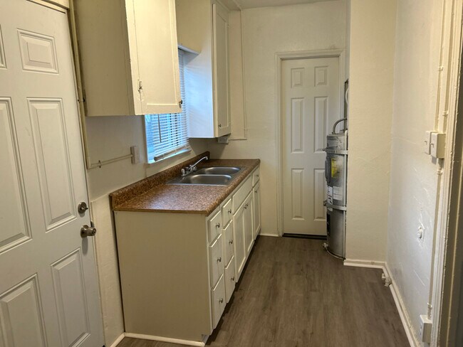 Foto del edificio - 217 W Lancaster Blvd