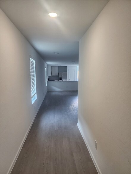 Foto del edificio - 15013 Bushwacker Wy