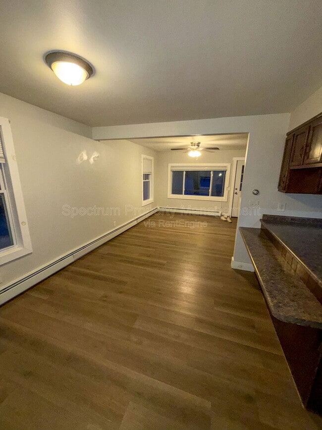 Foto del edificio - 428 McGrath Pond Rd