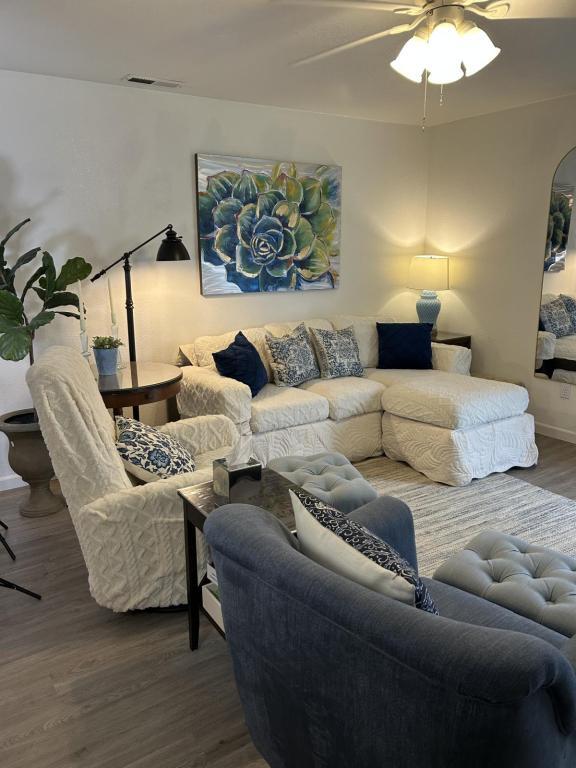 Foto principal - 563 Primrose Dr