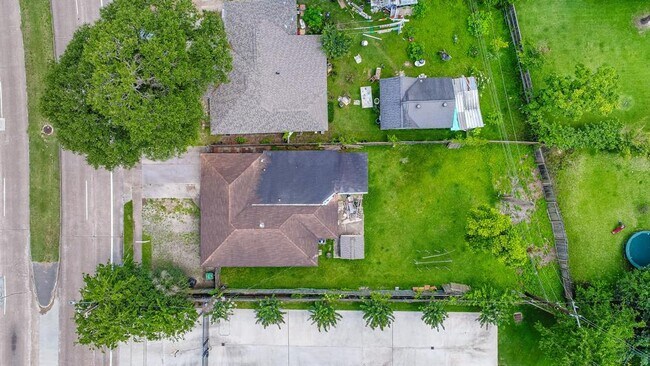 Building Photo - 1534 Antoine Dr