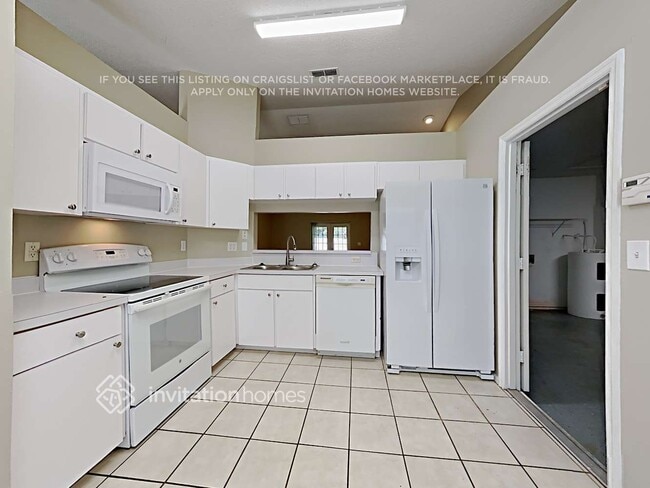 Building Photo - 5555 Starling Loop
