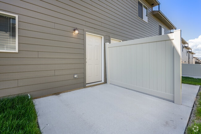 1BR, 1BA - 631SF - Patio - Shepherd Hills Commons