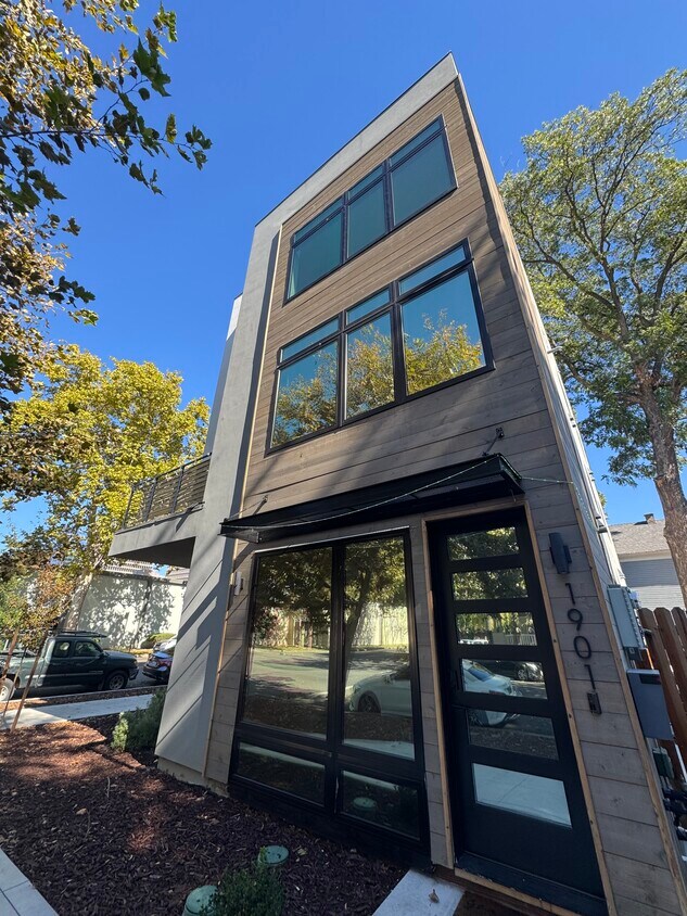 Photo - 1901 6th St (Sacramento, CA)