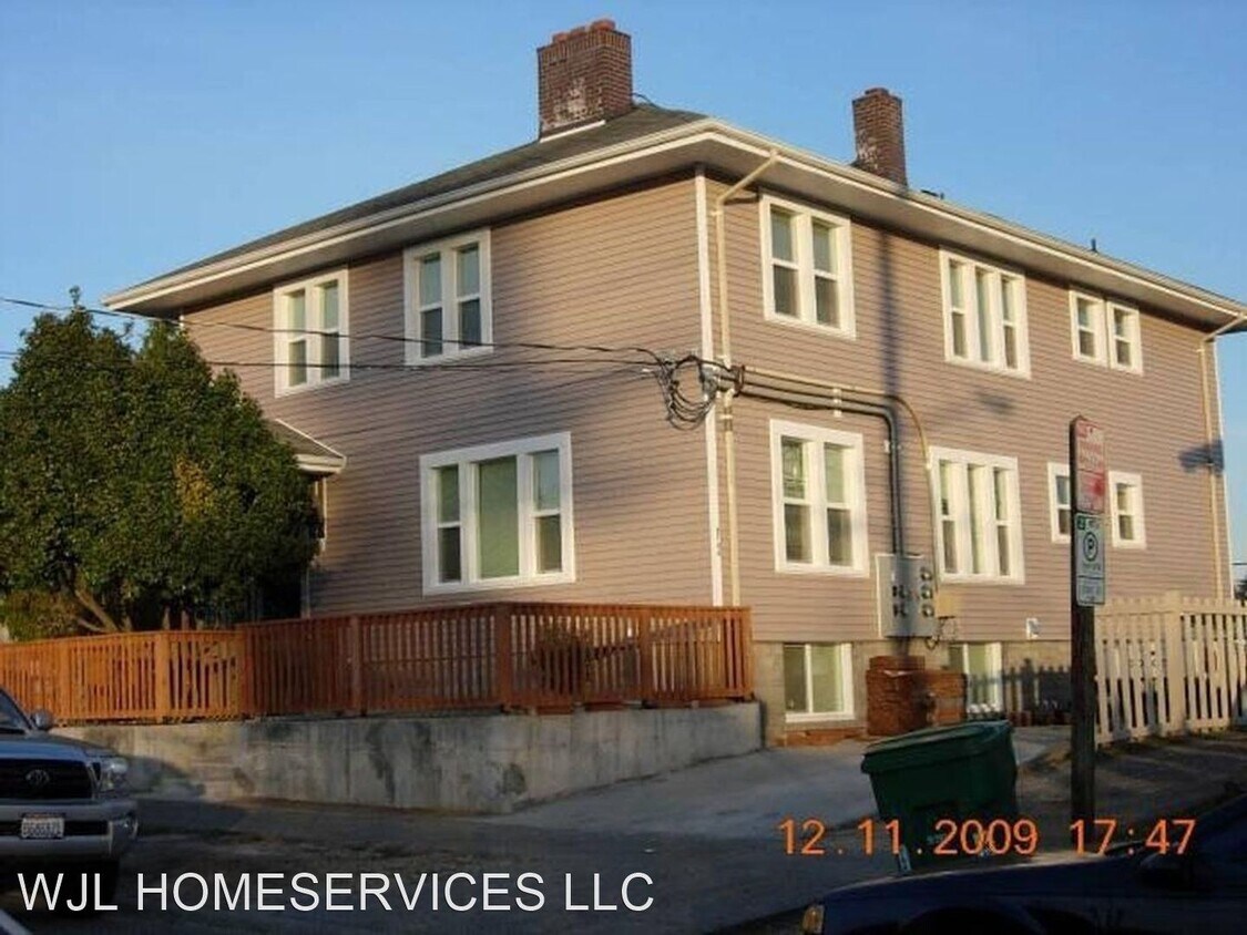 Primary Photo - 4744 9th Ave NE