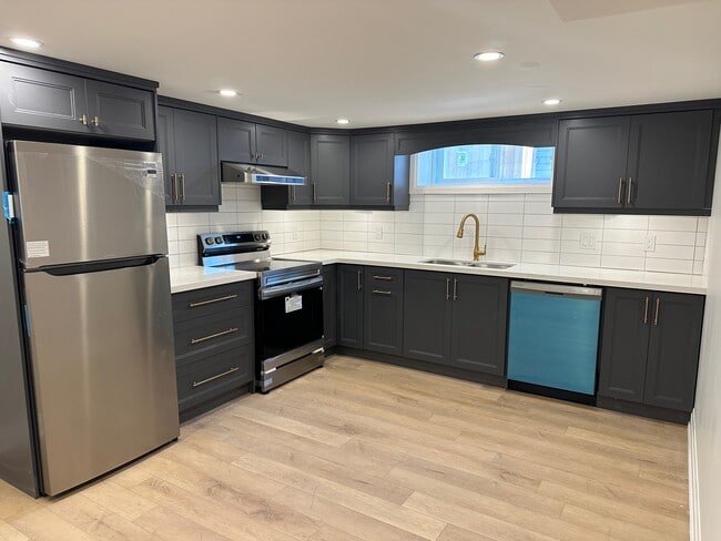Building Photo - Fantastic 2-Bedroom Legal Apartment for Re...