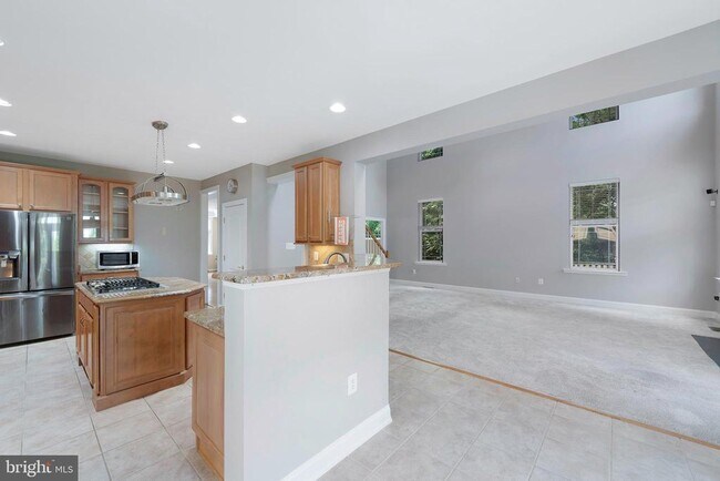 Building Photo - 281 Ariel Dr NE