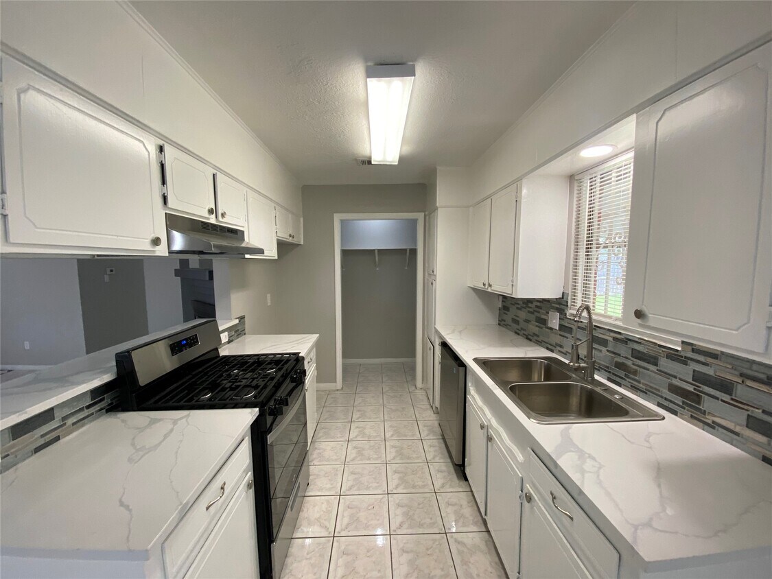 Foto del edificio - 12730 Labelle Ln