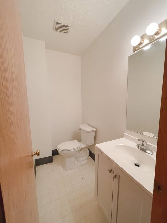 Building Photo - 110 2nd St SE