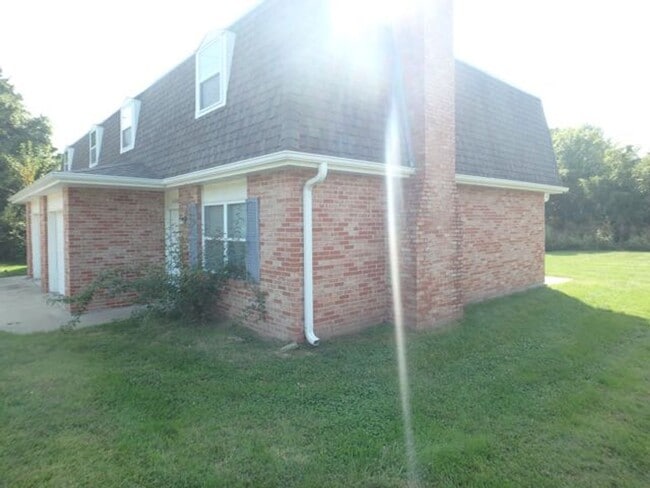 Building Photo - Nice 3 Bed 1.5 Bath Duplex SW Columbia!