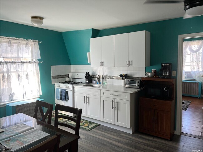 Foto del edificio - 523 Beach 66th St