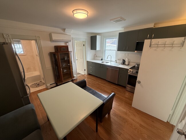 Building Photo - 10 Fulkerson St