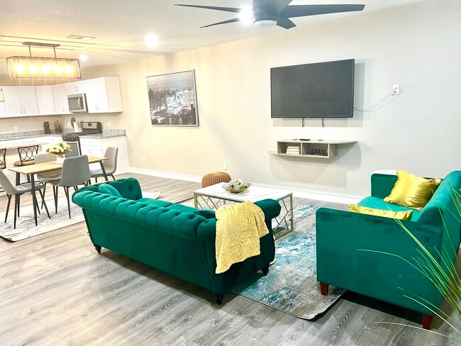 Open Living Room - 5830 Grayson St