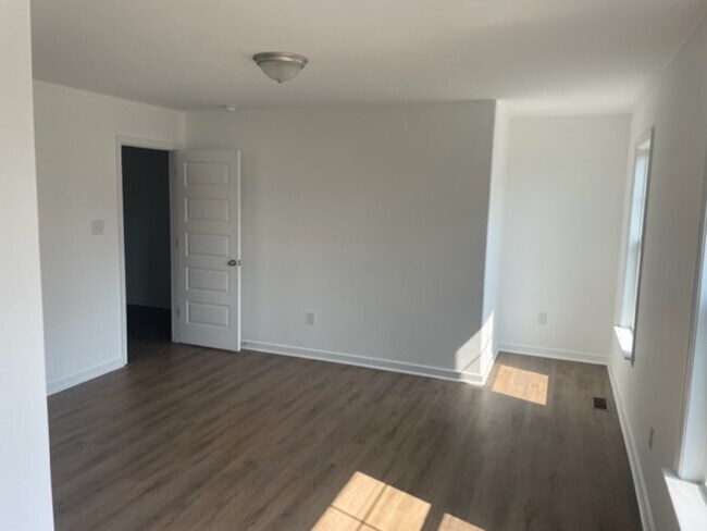Building Photo - 1701 3rd Ave