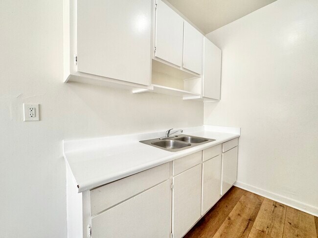 Building Photo - 739 Normandie Ave
