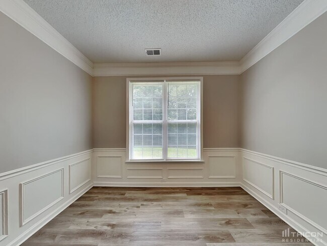 Building Photo - 11335 Fox Hill Dr