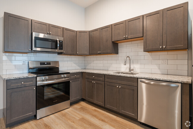 1BR, 1 BA - Kitchen - The 870 Reserve