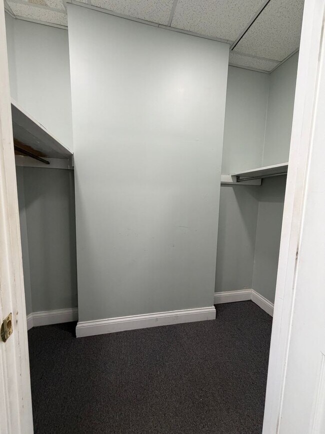 Building Photo - 2 Bedroom - All Utilities Included!!