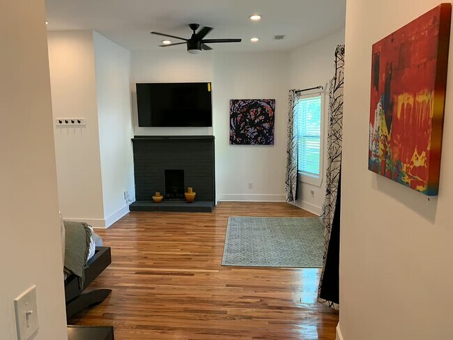 Foto del edificio - 1369 Bryan Ave