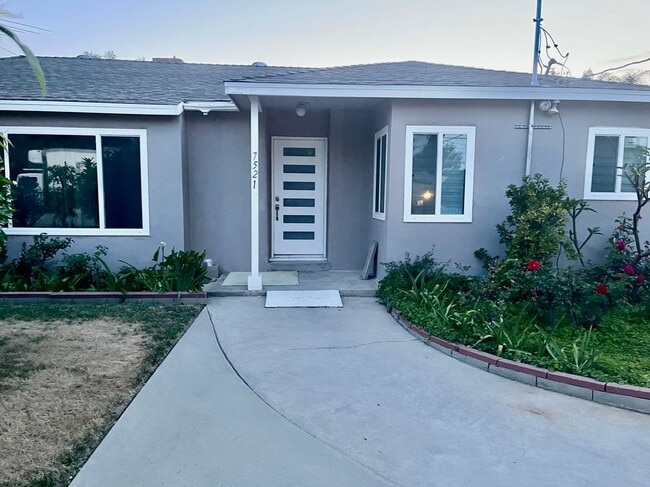Building Photo - 7521 Amigo Ave