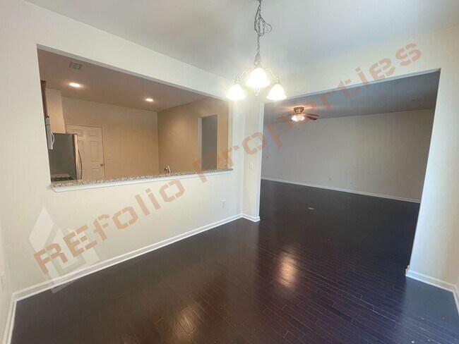 Foto del edificio - Great Location!! Beautiful 3 Bedroom 2 Car...