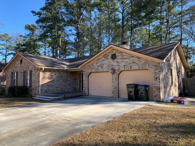 Building Photo - Single story brick ranch home in Corey Woods