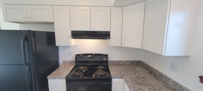 NEW Vent hood and counters - 6646 Provincial Dr