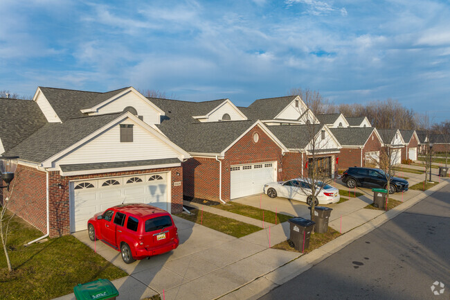 Building Photo - Pinewood Commons