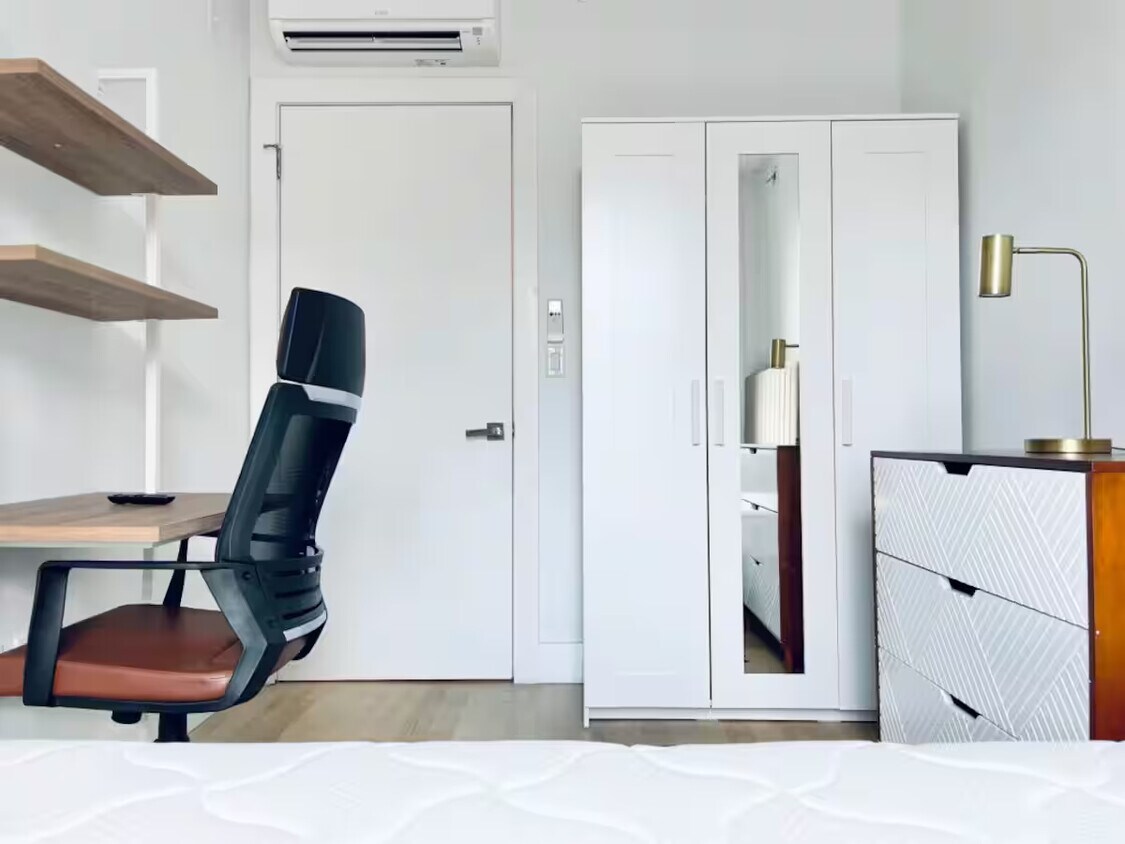 Primary Photo - Furnished room/NOT APARTMENT