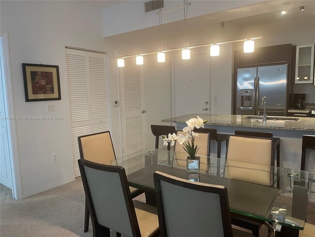 Building Photo - 950 Brickell Bay Dr