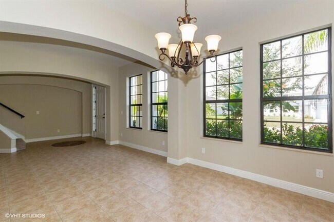 Building Photo - 5 Bedroom, 3 Bath Pool Home with over 3600...
